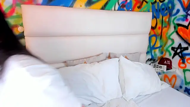 Liana Bernocchi online show from 11/20/25, 07:47