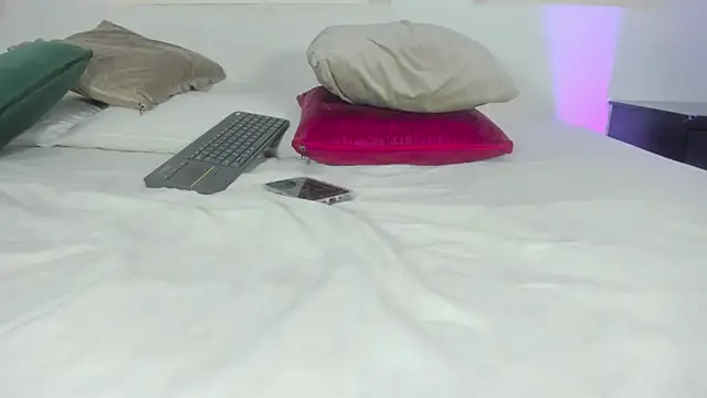 Snapshot of Thedol1 chatting on 01/10/26, 06:31 Thedol1 online show from 01/10/26, 06:31