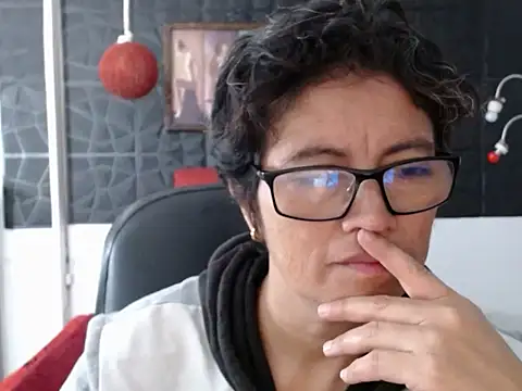 Snapshot of ShaneLeux chatting on 09/26/25, 01:45 ShaneLeux online show from 09/26/25, 01:45