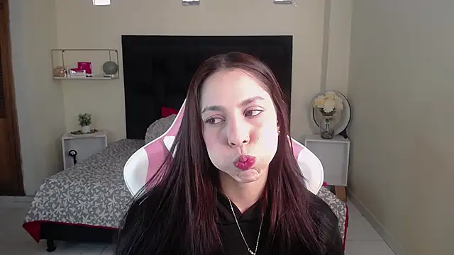 shanakendal2 online show from 10/25/25, 01:01