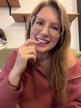 Snapshot of Vanilladreams chatting on 05/17/26, 05:24 Vanilladreams online show from 05/17/26, 05:24