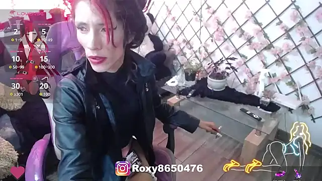 Snapshot of roxy_roxxan chatting on 06/22/26, 07:22 roxy roxxan online show from 06/22/26, 07:22