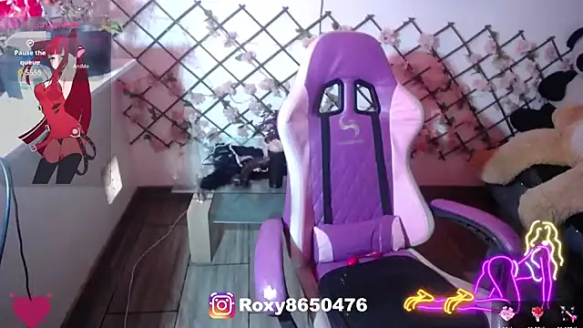 Snapshot of roxy_roxxan chatting on 06/26/26, 01:28 roxy roxxan online show from 06/26/26, 01:28