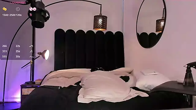 Snapshot of ariana_fitl_ chatting on 03/08/25, 10:45 ariana fitl online show from 03/08/25, 10:45