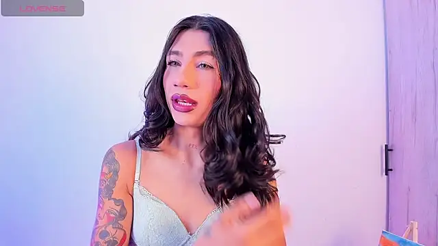 sofiaa grey  online show from 11/20/25, 11:33