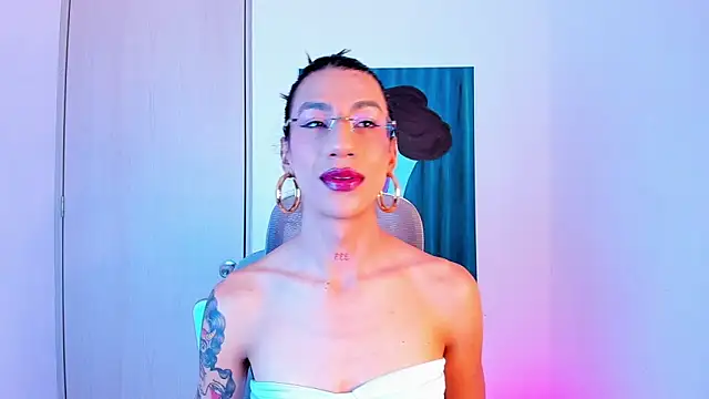 Snapshot of sofiaa_grey_ chatting on 04/06/26, 01:23 sofiaa grey online show from 04/06/26, 01:23