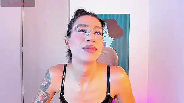 Snapshot of sofiaa_grey_ chatting on 02/20/26, 02:19 sofiaa grey online show from 02/20/26, 02:19