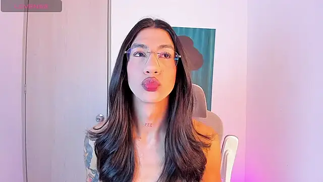 Snapshot of sofiaa_grey_ chatting on 02/25/26, 02:06 sofiaa grey online show from 02/25/26, 02:06