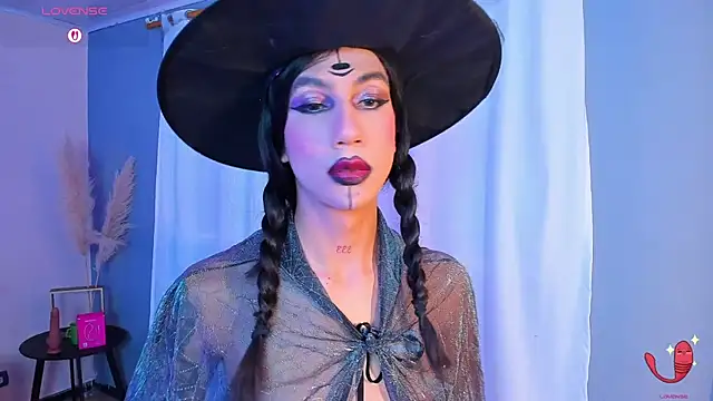 sofiaa grey  online show from 10/31/25, 01:41