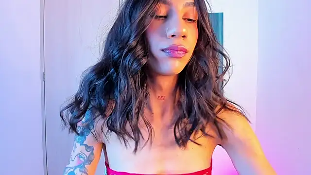 Snapshot of sofiaa_grey_ chatting on 04/12/26, 01:36 sofiaa grey online show from 04/12/26, 01:36