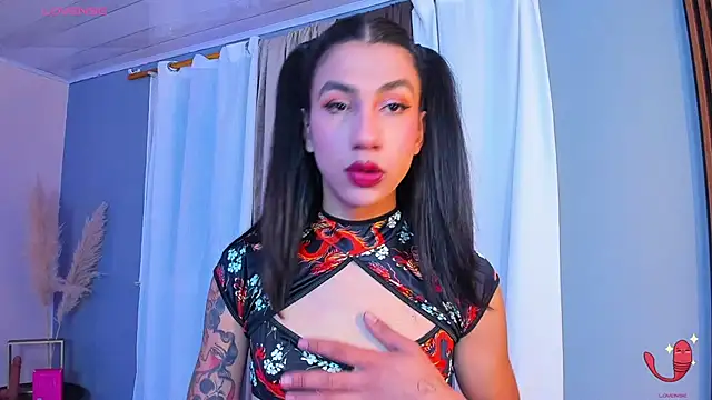 sofiaa grey  online show from 10/28/25, 12:26