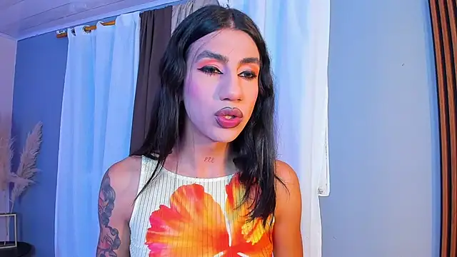 sofiaa grey  online show from 11/01/25, 01:05