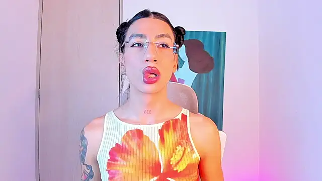 Snapshot of sofiaa_grey_ chatting on 03/02/26, 12:56 sofiaa grey online show from 03/02/26, 12:56