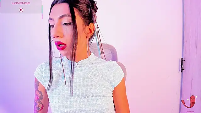 sofiaa grey  online show from 11/17/25, 01:26