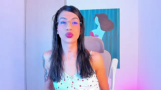 Snapshot of sofiaa_grey_ chatting on 04/11/26, 01:37 sofiaa grey online show from 04/11/26, 01:37