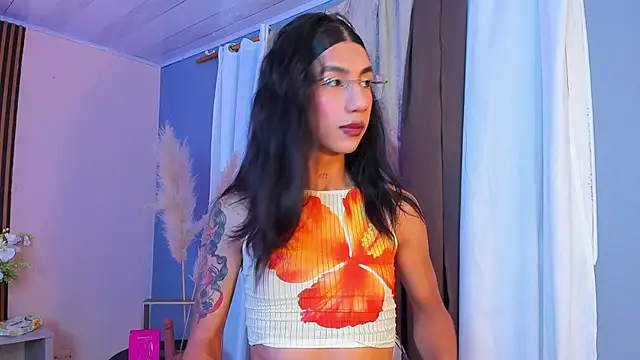 sofiaa grey  online show from 10/13/25, 12:51