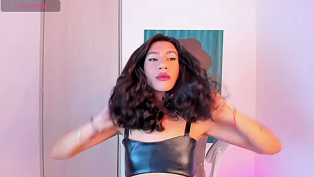 Snapshot of sofiaa_grey_ chatting on 01/06/26, 02:10 sofiaa grey online show from 01/06/26, 02:10