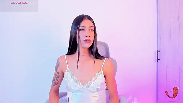 sofiaa grey  online show from 11/11/25, 02:56