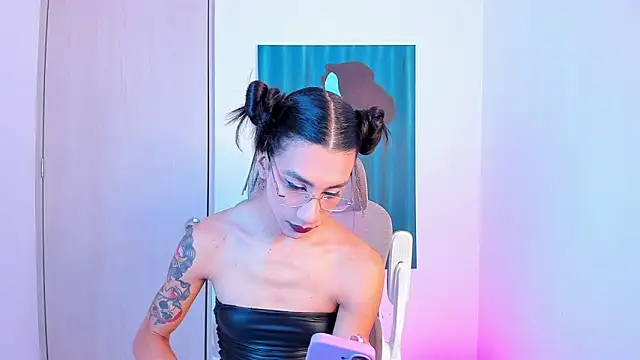 Snapshot of sofiaa_grey_ chatting on 04/21/26, 04:02 sofiaa grey online show from 04/21/26, 04:02