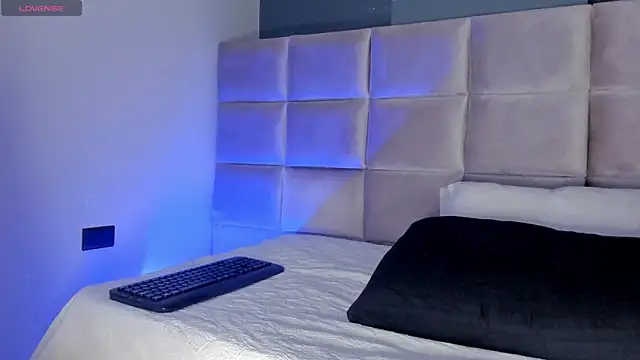 Shayla27 online show from 04/15/26, 07:58