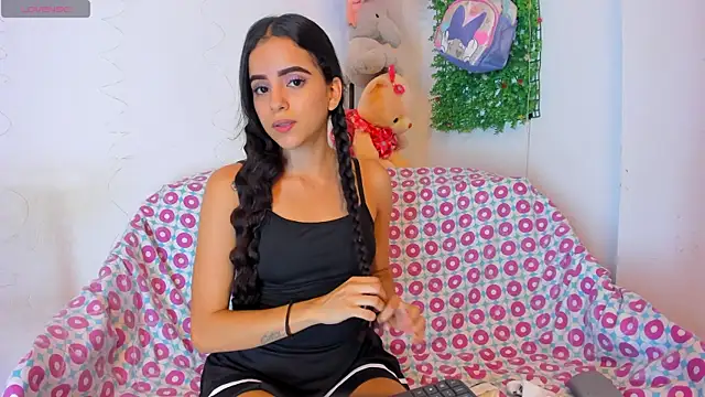 emilyclay 1 online show from 12/15/25, 08:03