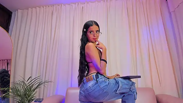 emilyclay 1 online show from 03/28/26, 07:04