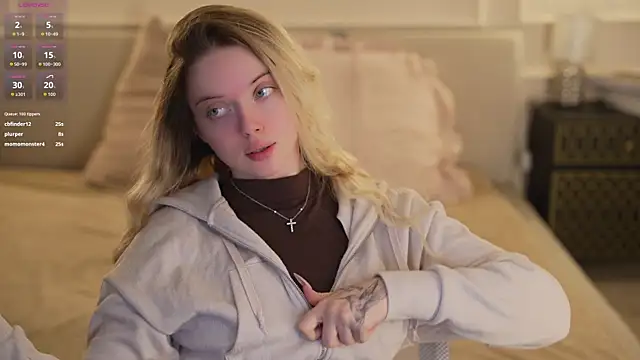 Snapshot of Cassy-Celestial_ chatting on 10/15/25, 04:11 Cassy-Celestial online show from 10/15/25, 04:11