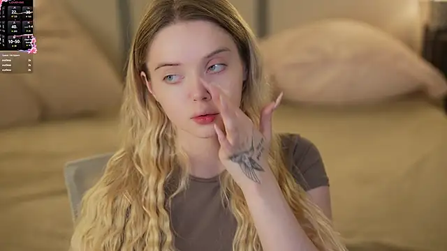 Snapshot of Cassy-Celestial_ chatting on 10/12/25, 04:14 Cassy-Celestial online show from 10/12/25, 04:14