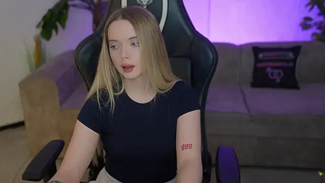 Snapshot of Cassy-Celestial_ chatting on 11/08/25, 08:51 Cassy-Celestial online show from 11/08/25, 08:51