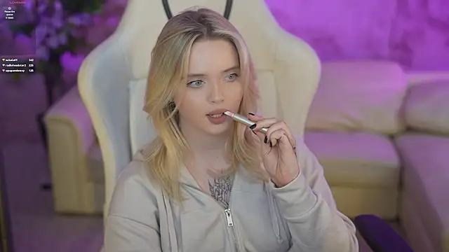 Snapshot of Cassy-Celestial_ chatting on 02/28/25, 06:32 Cassy-Celestial online show from 02/28/25, 06:32