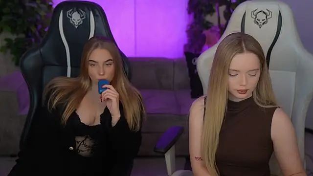 Snapshot of Cassy-Celestial_ chatting on 11/14/25, 08:51 Cassy-Celestial online show from 11/14/25, 08:51