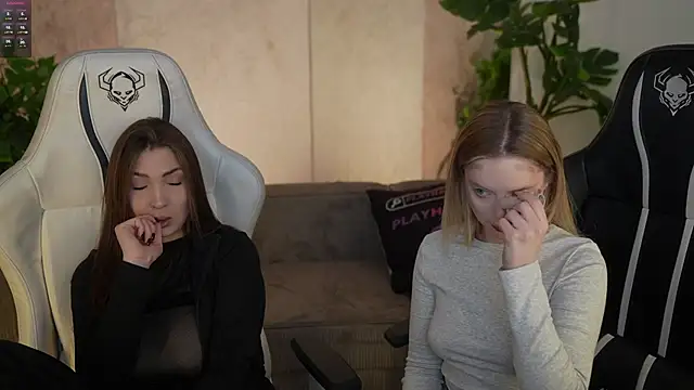 Snapshot of Cassy-Celestial_ chatting on 11/28/25, 08:25 Cassy-Celestial online show from 11/28/25, 08:25