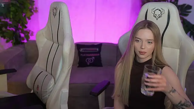 Snapshot of Cassy-Celestial_ chatting on 12/17/25, 11:48 Cassy-Celestial online show from 12/17/25, 11:48