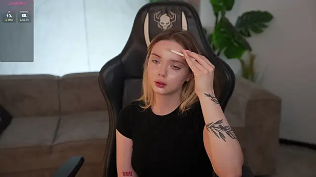 Snapshot of Cassy-Celestial_ chatting on 09/25/25, 04:07 Cassy-Celestial online show from 09/25/25, 04:07