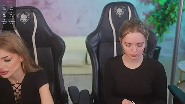 Snapshot of Cassy-Celestial_ chatting on 11/12/25, 08:51 Cassy-Celestial online show from 11/12/25, 08:51