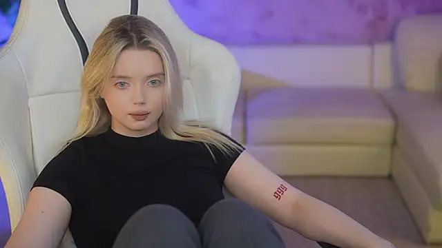 Snapshot of Cassy-Celestial_ chatting on 03/19/25, 06:46 Cassy-Celestial online show from 03/19/25, 06:46