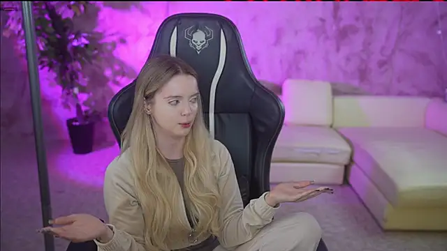 Snapshot of Cassy-Celestial_ chatting on 11/24/25, 06:02 Cassy-Celestial online show from 11/24/25, 06:02