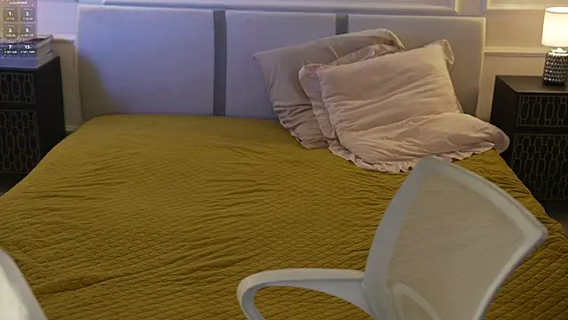 Snapshot of Cassy-Celestial_ chatting on 09/18/25, 07:22 Cassy-Celestial online show from 09/18/25, 07:22