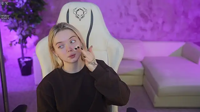 Snapshot of Cassy-Celestial_ chatting on 03/14/25, 11:53 Cassy-Celestial online show from 03/14/25, 11:53