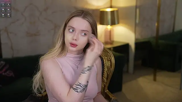 Snapshot of Cassy-Celestial_ chatting on 11/19/25, 08:47 Cassy-Celestial online show from 11/19/25, 08:47