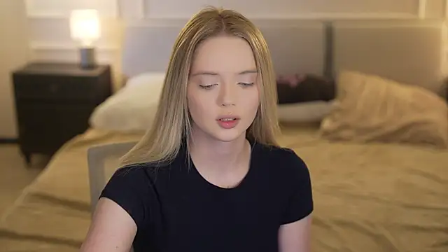 Snapshot of Cassy-Celestial_ chatting on 11/02/25, 08:41 Cassy-Celestial online show from 11/02/25, 08:41