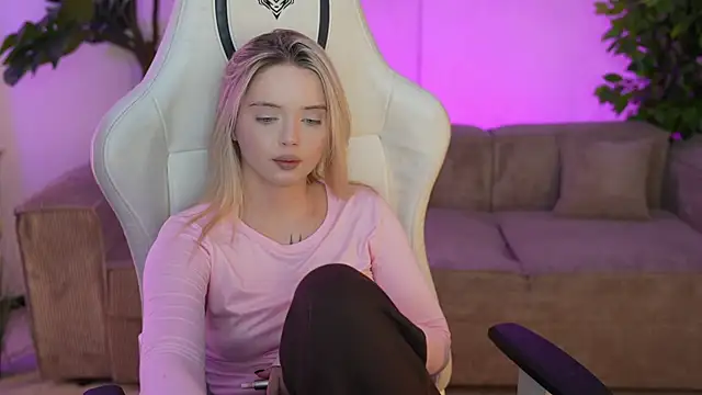 Snapshot of Cassy-Celestial_ chatting on 03/17/25, 06:40 Cassy-Celestial online show from 03/17/25, 06:40