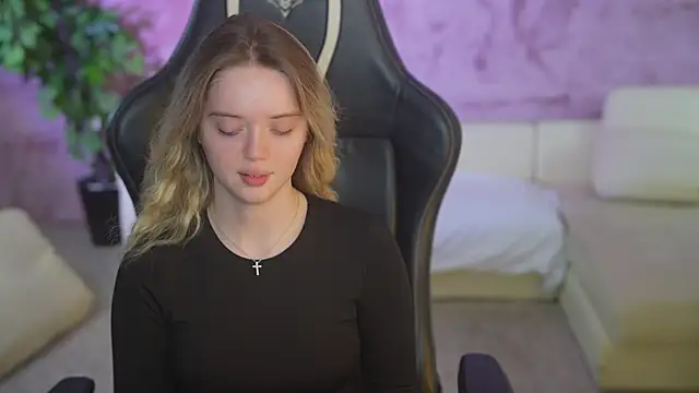 Snapshot of Cassy-Celestial_ chatting on 10/03/25, 04:03 Cassy-Celestial online show from 10/03/25, 04:03