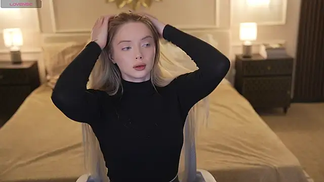 Snapshot of Cassy-Celestial_ chatting on 11/17/25, 08:40 Cassy-Celestial online show from 11/17/25, 08:40