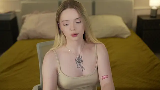 Snapshot of Cassy-Celestial_ chatting on 09/20/25, 02:22 Cassy-Celestial online show from 09/20/25, 02:22