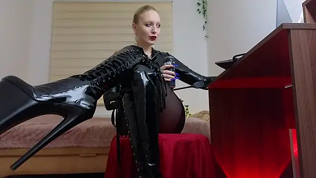 Martha Hoffman online show from 03/06/25, 07:10