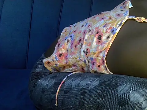 Snapshot of pretty_alma20 chatting on 03/25/26, 07:02 pretty alma20 online show from 03/25/26, 07:02