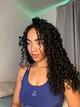 Snapshot of nicoleebony1 chatting on 09/18/25, 10:13 nicoleebony1 online show from 09/18/25, 10:13