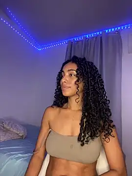 Snapshot of nicoleebony1 chatting on 02/18/25, 01:32 nicoleebony1 online show from 02/18/25, 01:32