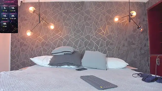 Snapshot of leigh-angels chatting on 11/11/25, 11:09 leigh-angels online show from 11/11/25, 11:09